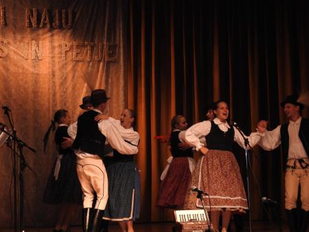 Prireditev Druži naju ples in petje z mednarodno udeležbo 77